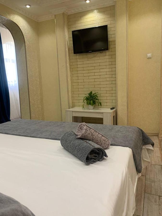 Lux Apartment Shymkent Bagian luar foto