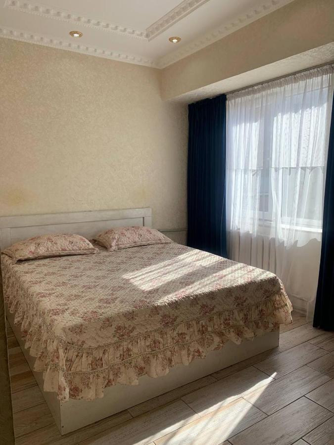 Lux Apartment Shymkent Bagian luar foto